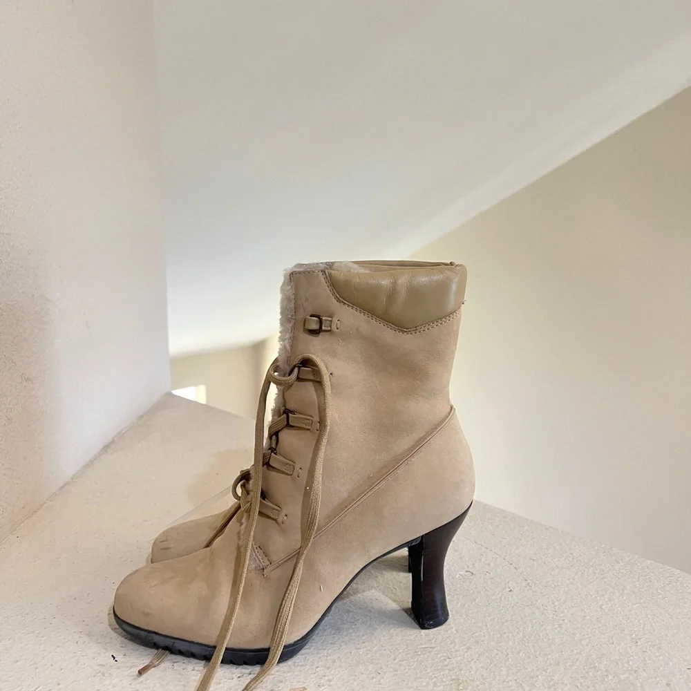 Cole Haan Lace Up Leather Sherpa Line Heeled Winter tan Boots booties FLAWED 7.5